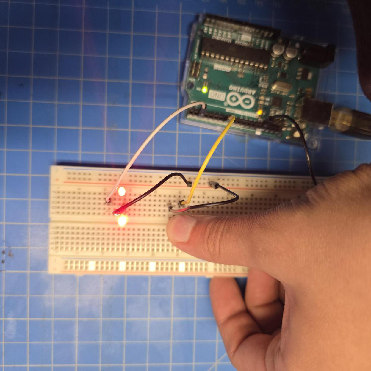 Using two LED lights to visually test power output